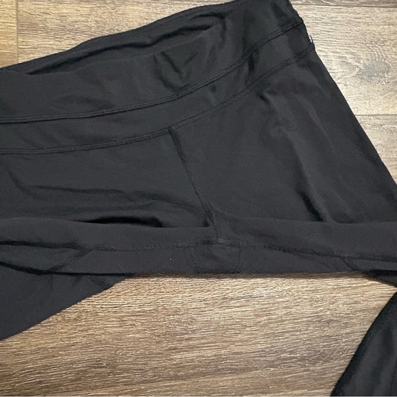 Lululemon Inspire Crop II Black (6) - Picture 13 of 13
